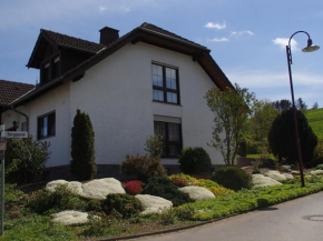 Гостиница Ferienwohnung Meisenthal nähe Nürburgring  Кельберг